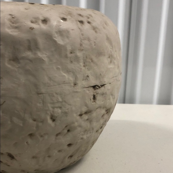 Textured Cream Ceramic Vase - Picture 3 of 4